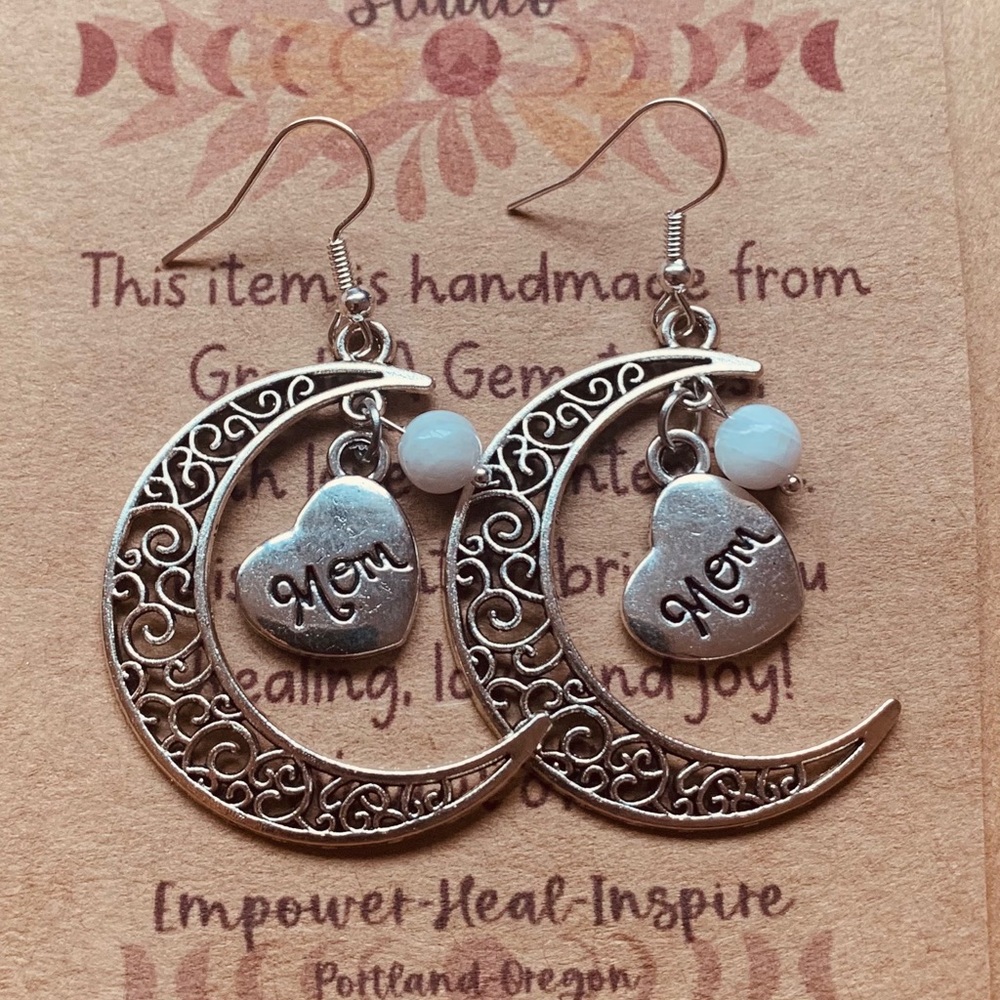 ♥️NWT♥️Mother’s Day Crescent Moon, Heart & Moonstone ♥️Handmade✨ mothers Gift